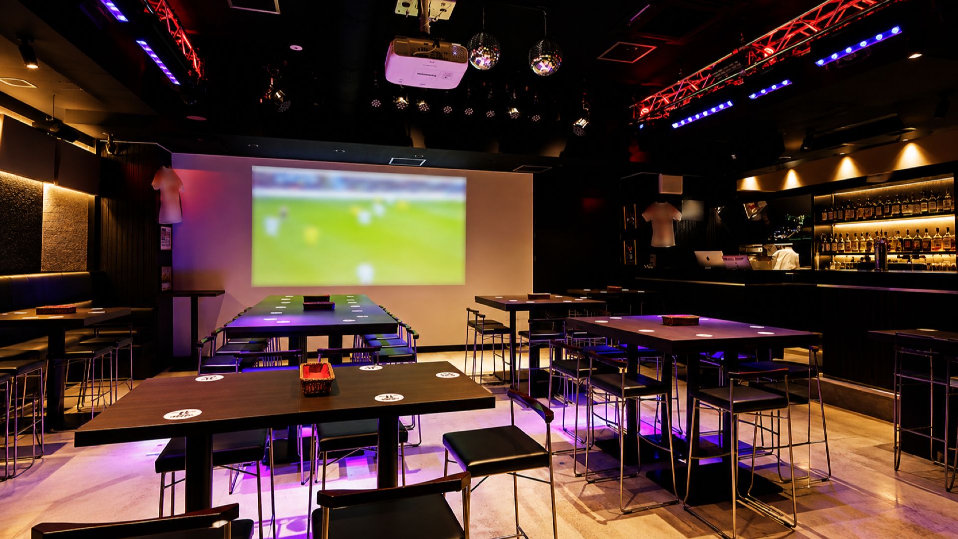 B ONE（ビーワン）の店内